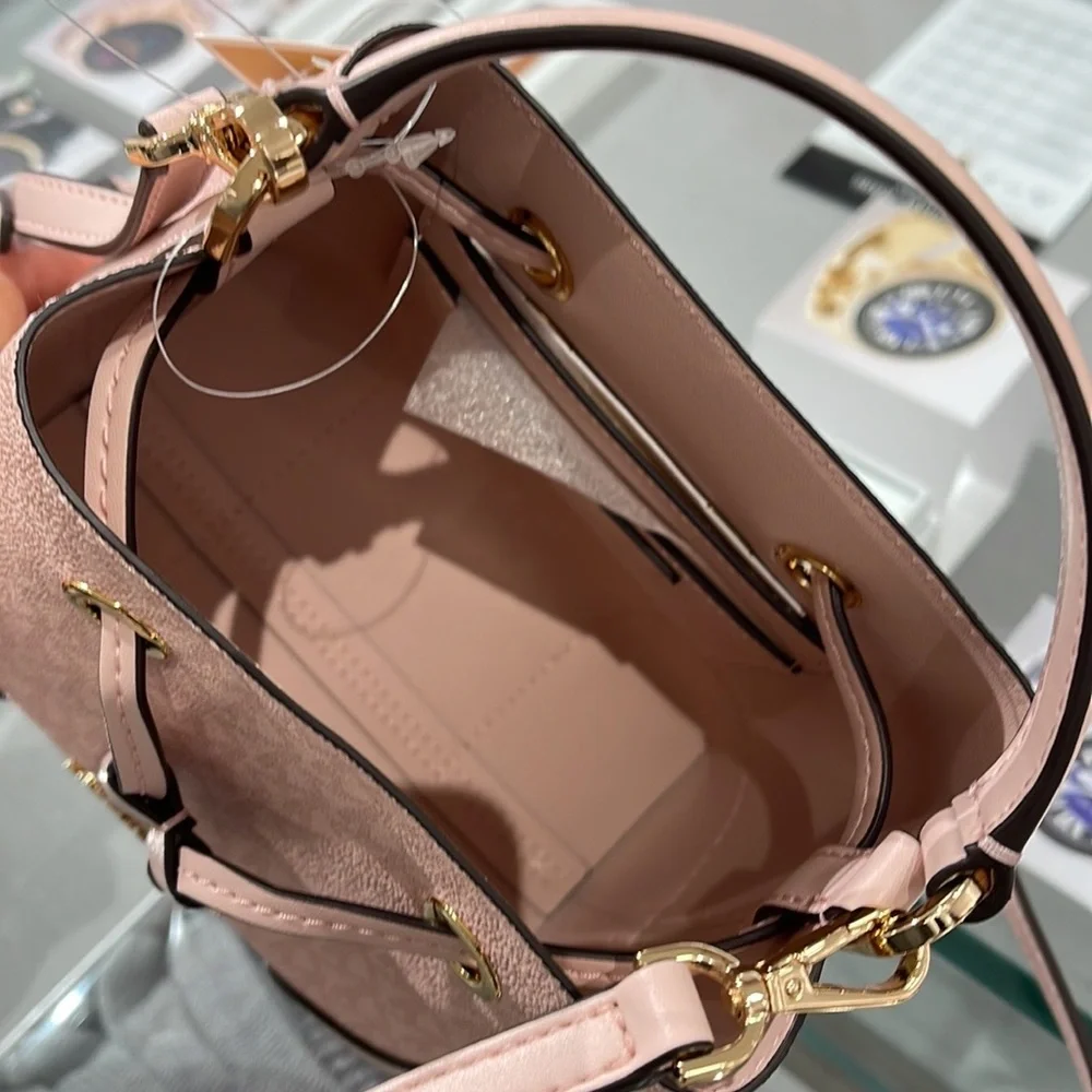 MICHAEL KORS 35F2GM9M1B MERCER SMALL BUCKET DRAWSTRING CROSSBODY
Dk Powder Blush - Picture 3 of 16